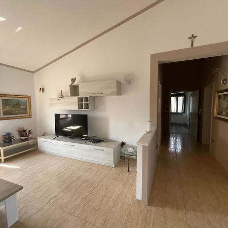 Italian Style Apartment Durrës Buitenkant foto